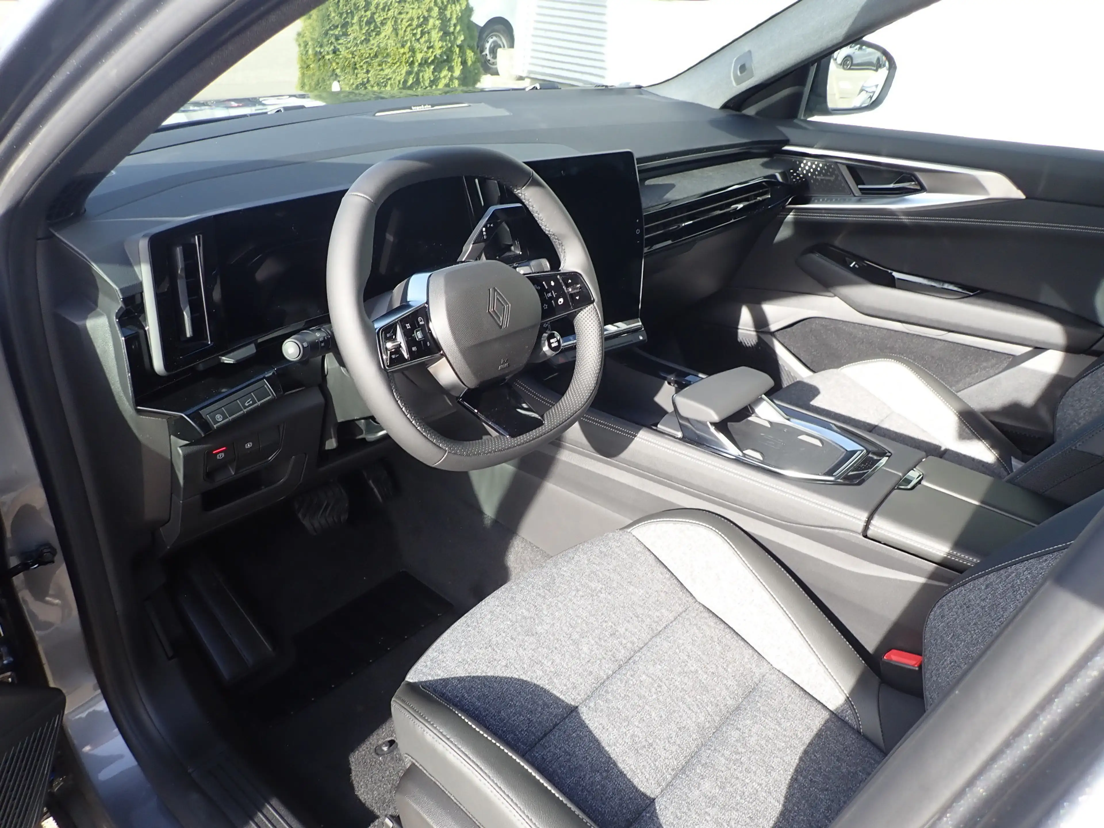 Renault Rafale Techno 200 E-Tech Full Hybrid — photo 8