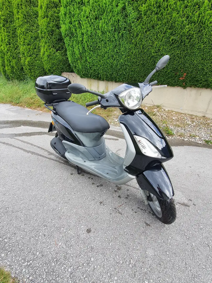 Piaggio Fly 125 Zwart - 1