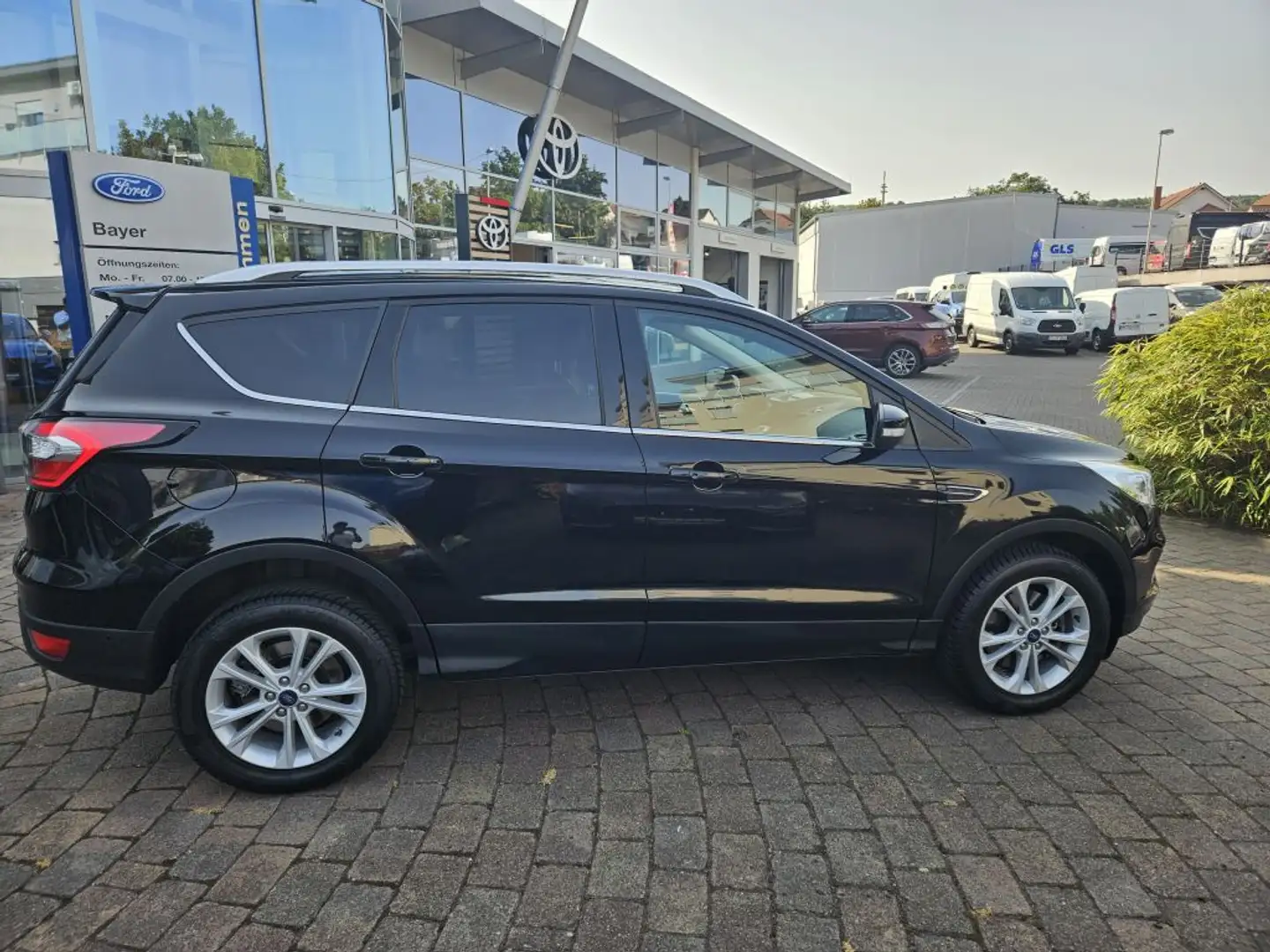 Ford Kuga 1.5 EcoBoost 4x4 Aut. Black & Silver Schwarz - 2