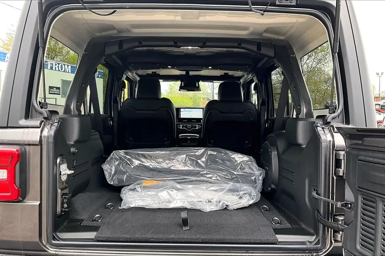 Jeep Wrangler снимка Jeep Wrangler