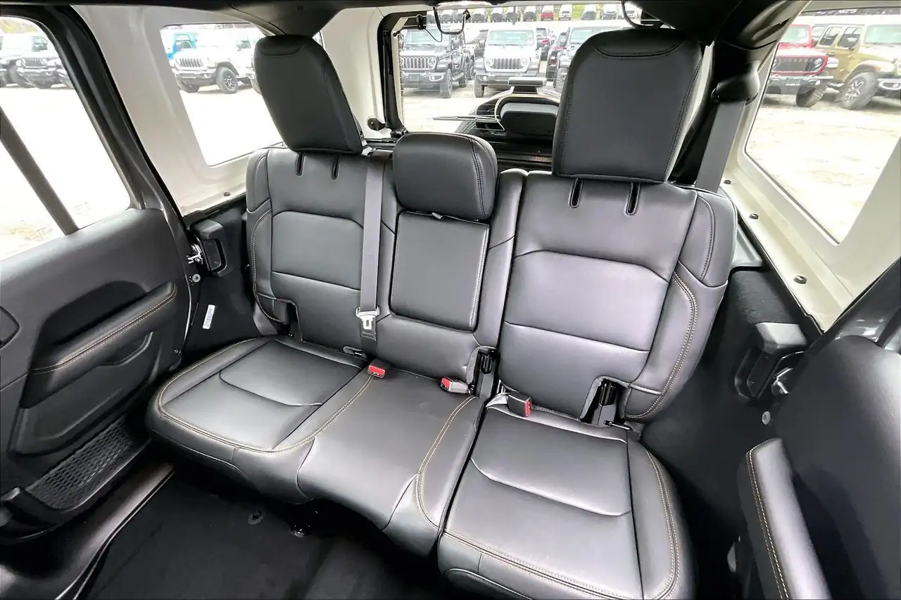 Jeep Wrangler снимка Jeep Wrangler