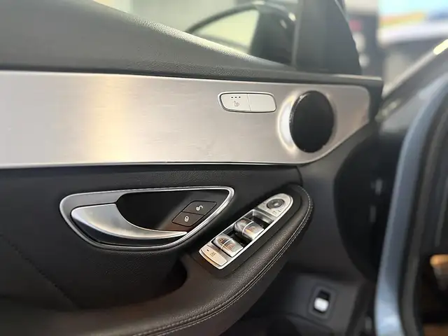 Mercedes-Benz C-Class view 11