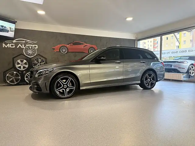 Mercedes-Benz C-Class view 3