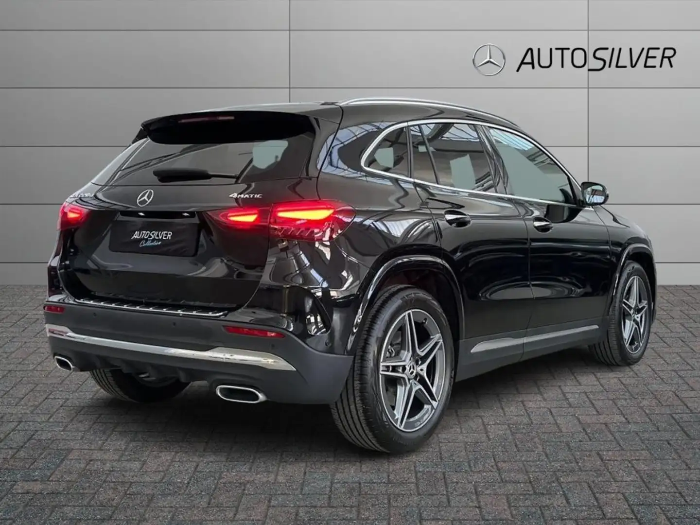 Mercedes-Benz GLA 220 d Automatic 4Matic AMG Line Premium Nero - 2