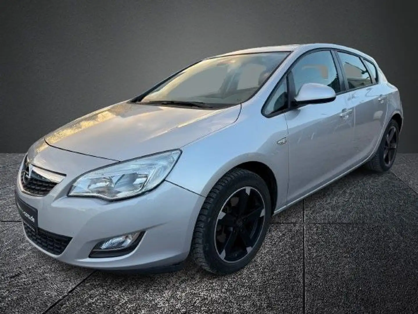 Opel Astra J 1.7 CDTI 110 PS Edition Silber - 1