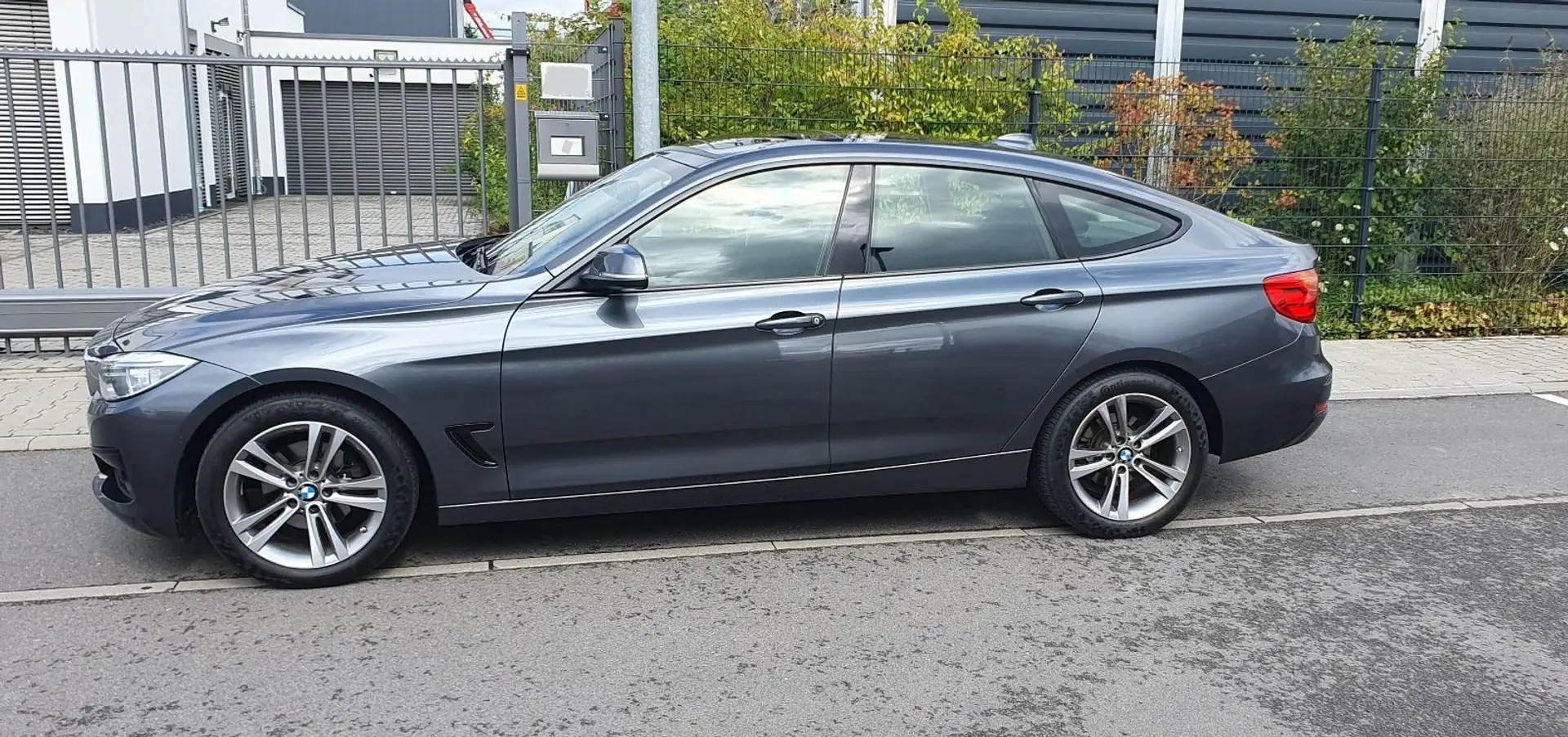 BMW 320 320d GT Aut. Sport Line Gris - 2