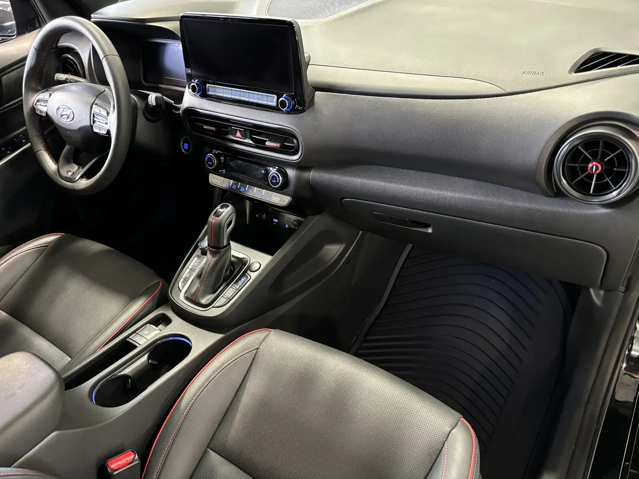 Hyundai KONA снимка Hyundai KONA