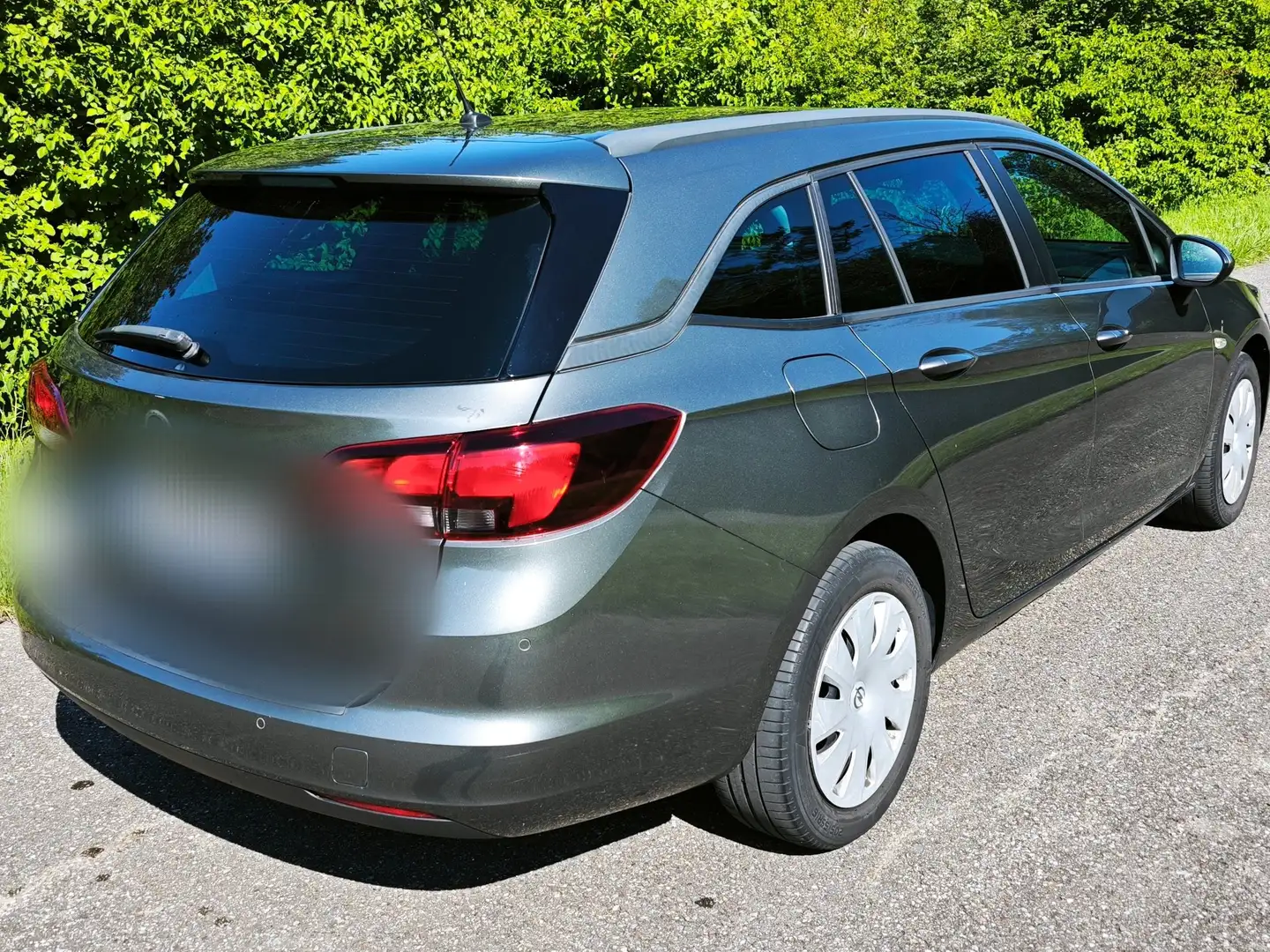 Opel Astra Astra 1.6 D Start/Stop Sports Tourer Ultimate Šedá - 1