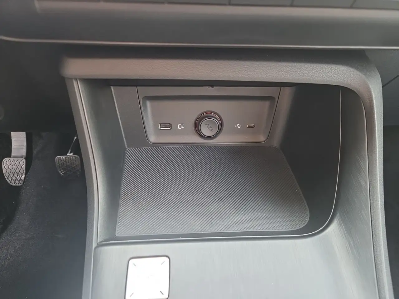 MG ZS 1.5 116 PS Schalter Standard *NAVI*KLIMA*DAB* 16