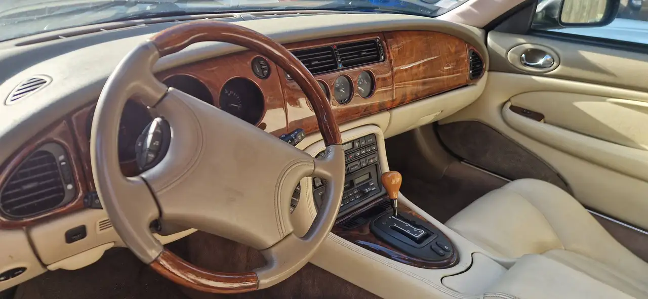 Jaguar XK8 Coupé, foto 4