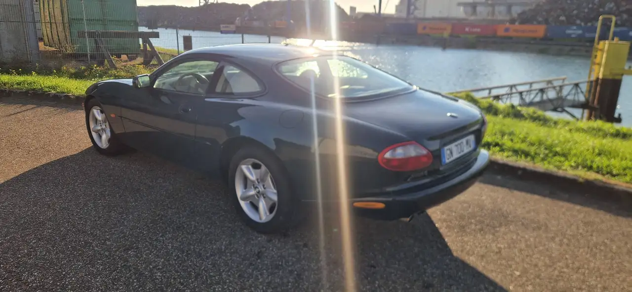 Jaguar XK8 Coupé, foto 3