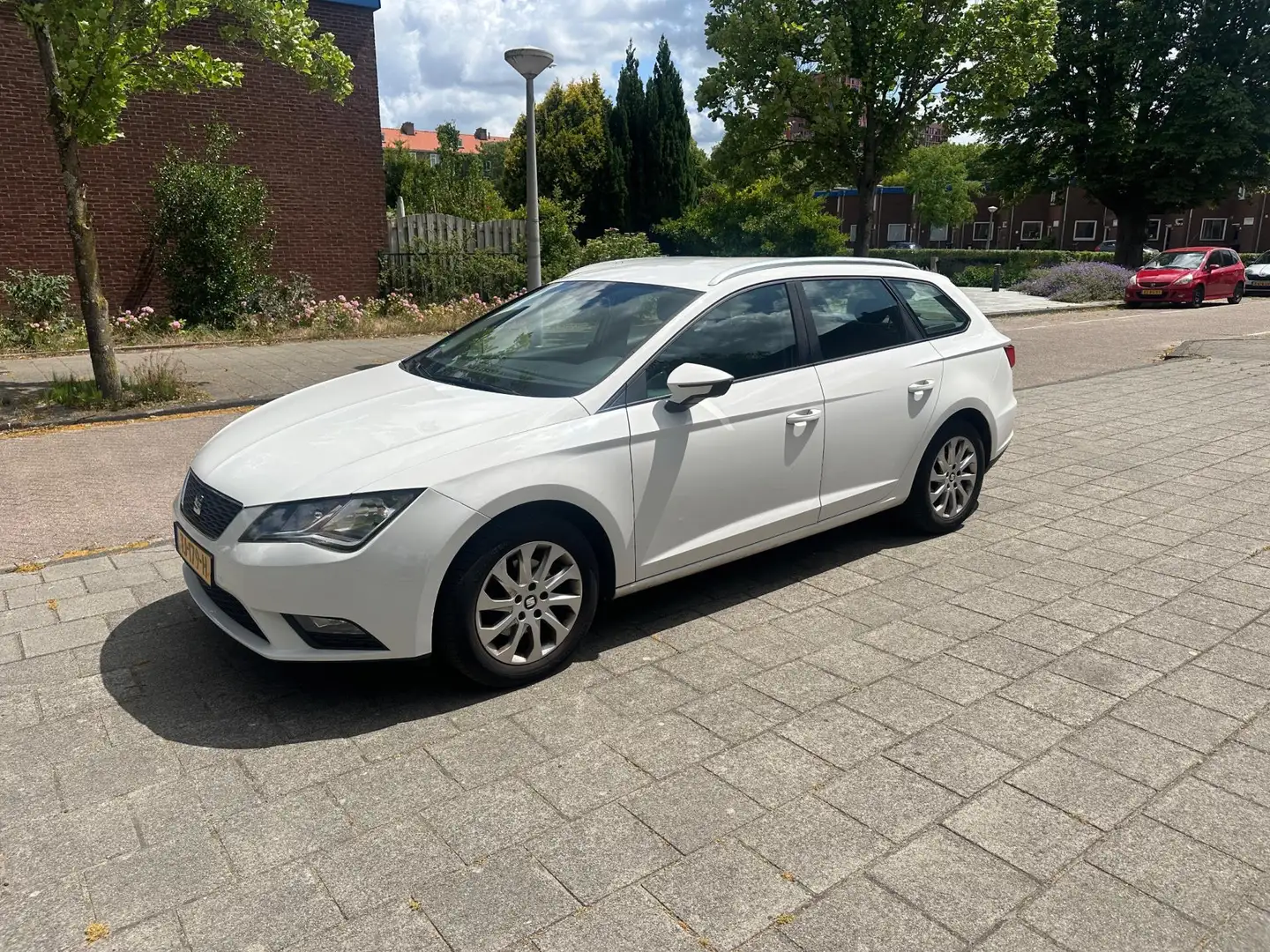 SEAT Leon 1.4 TSI Style Business NW APK Snow White Wit - 1