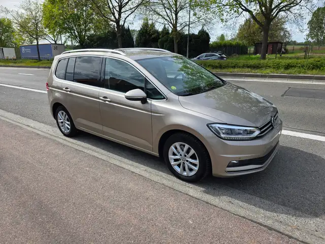 Volkswagen Touran 1.6 TDi SCR Highline DSG 1°EIG. IN PERFECTE STAAT MET VEEL OPTIES !!