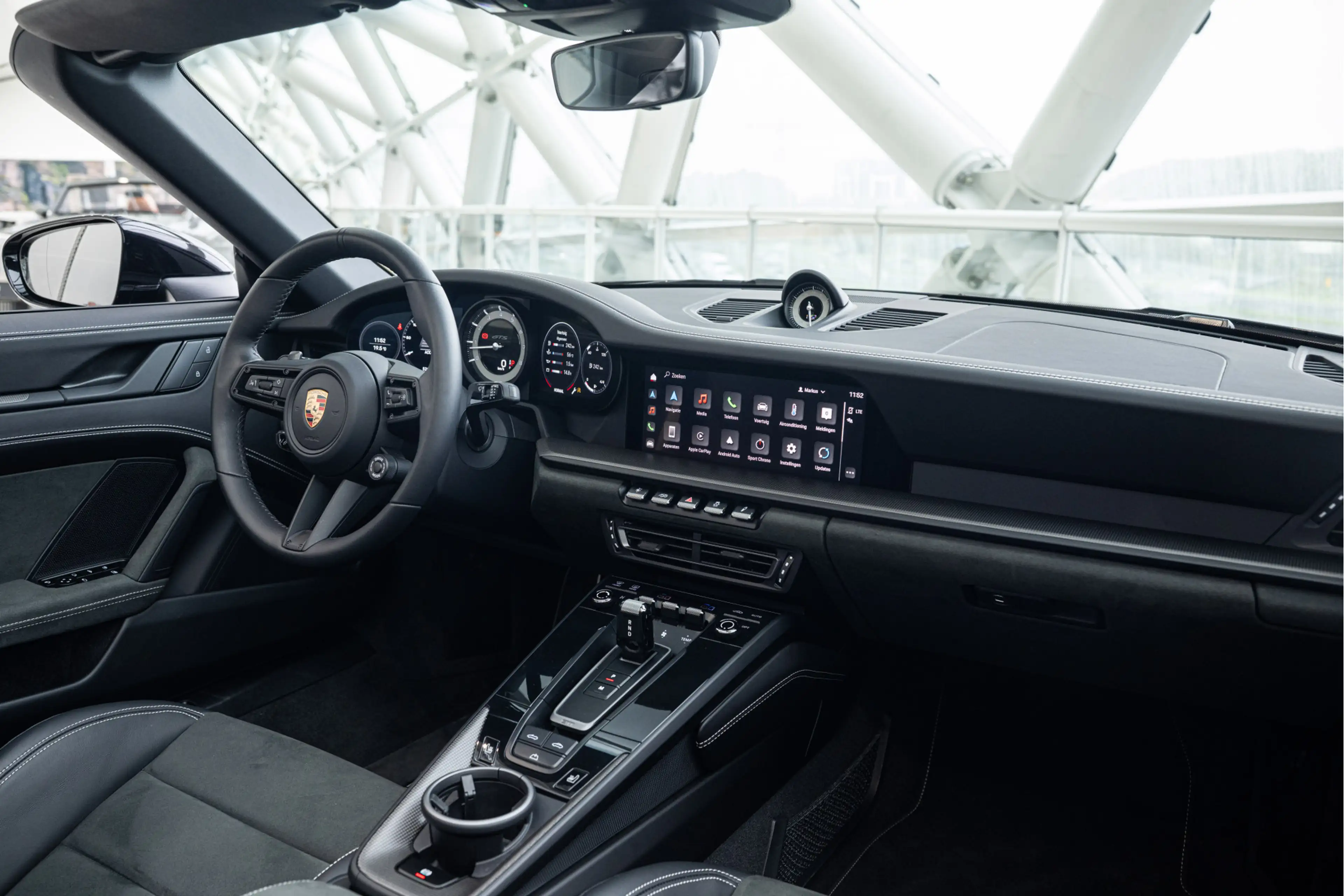 Porsche 992 Cabrio 3.0 Carrera 4 GTS | Sportuitlaat | Sportsto — photo 4
