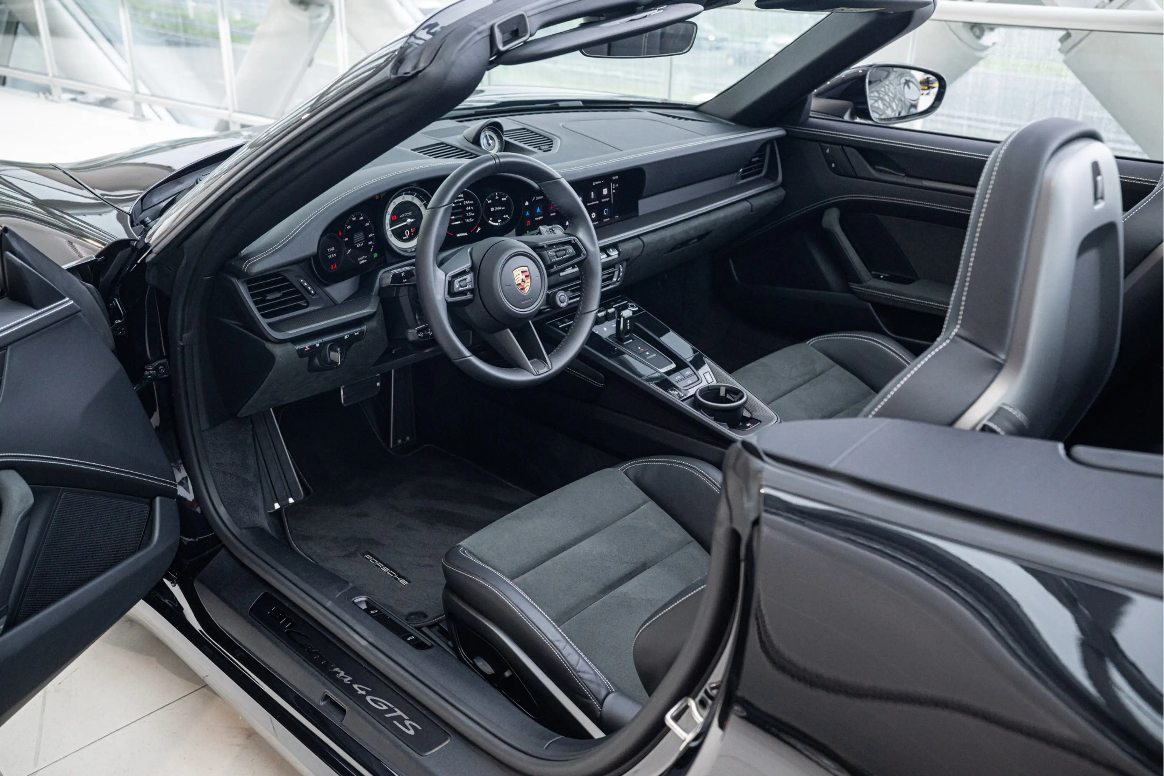 Porsche 992 Cabrio 3.0 Carrera 4 GTS | Sportuitlaat | Sportsto — photo 15