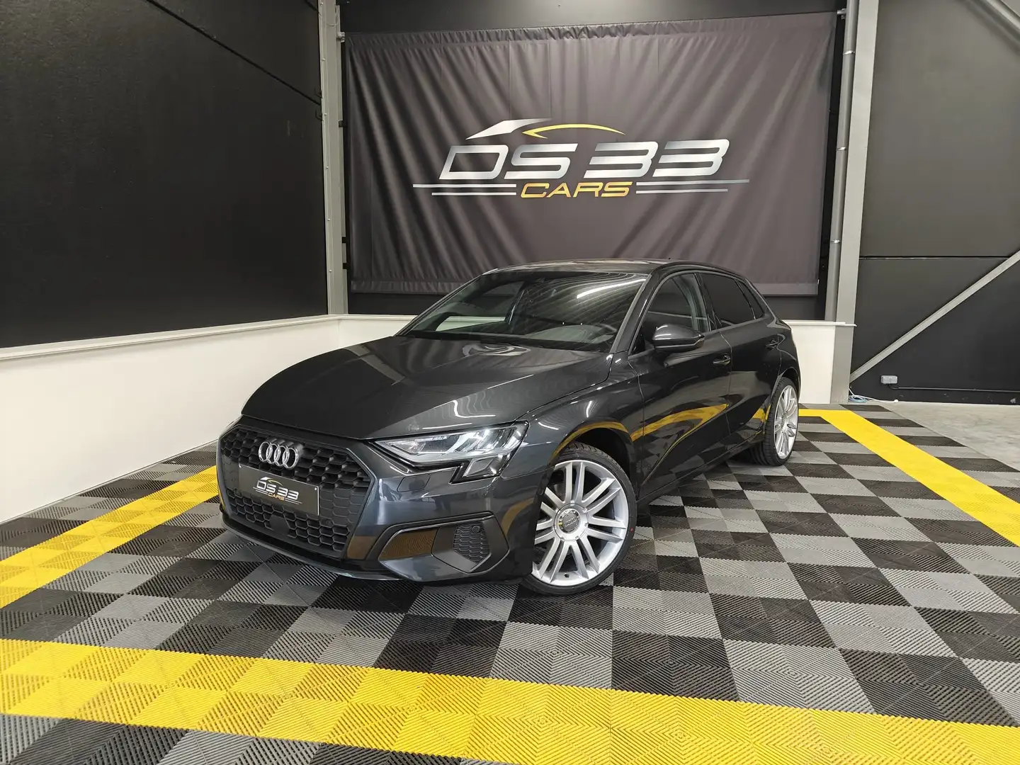 Audi A3 2.0TDi Business S-tronic/Virtual/Ad.Cruise/Apple Grijs - 1