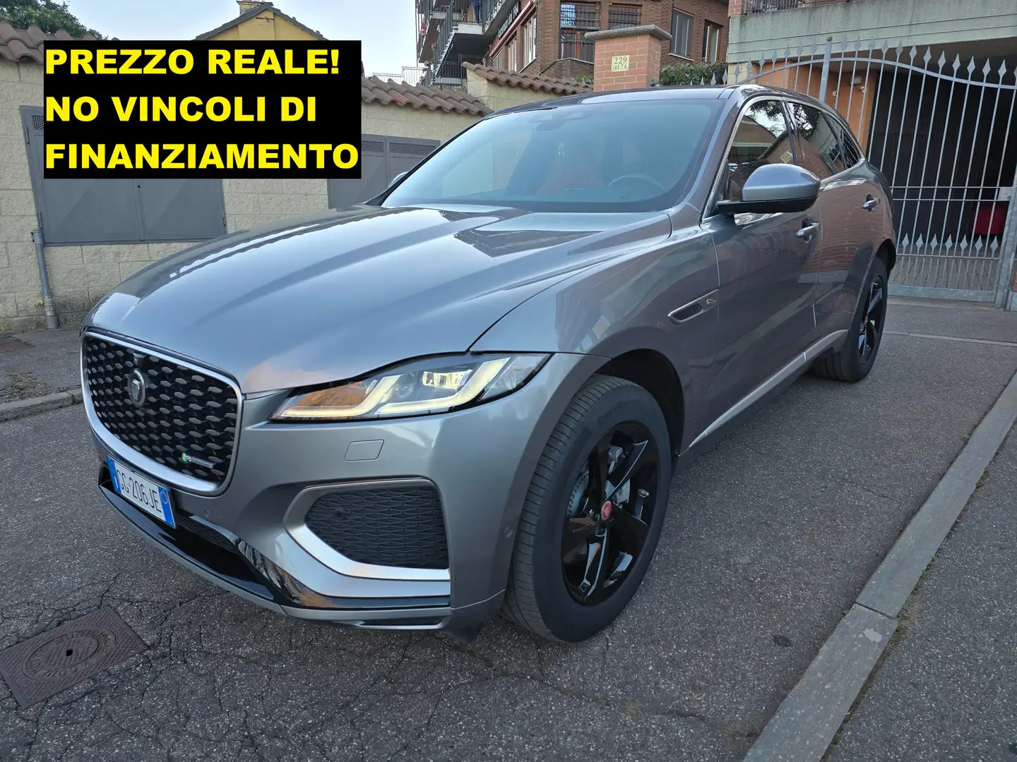 Jaguar F-Pace R-Dynamic HSE AWD 2.0d i4 Mhev 204cv Grigio - 1
