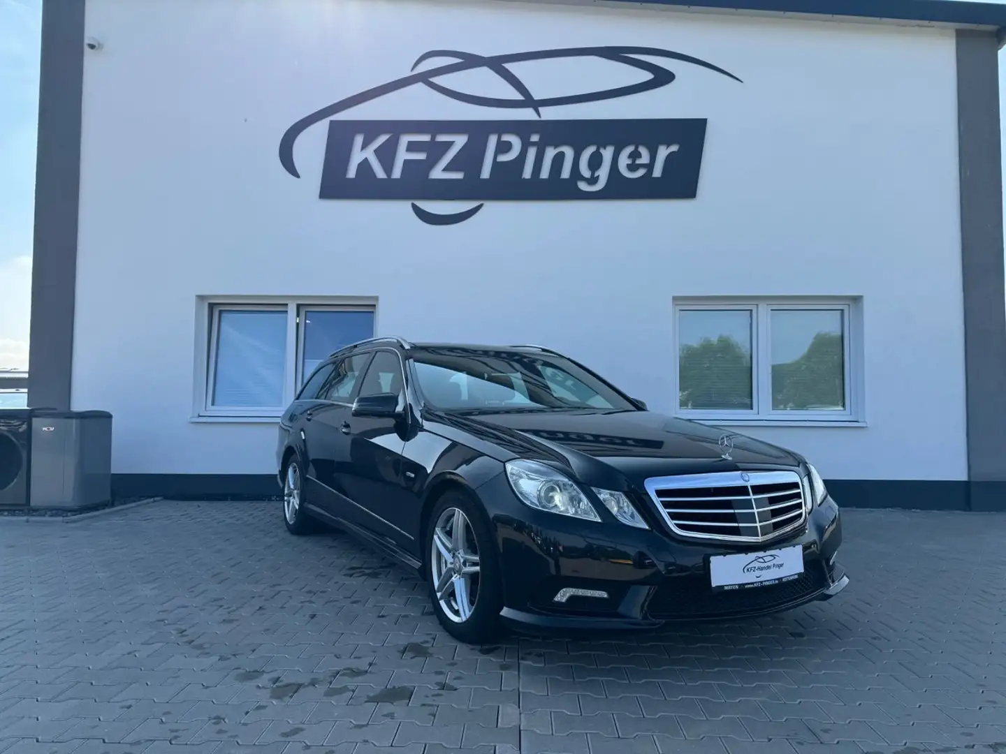 Mercedes-Benz E 350 E -Klasse AMG Paket Schwarz - 1
