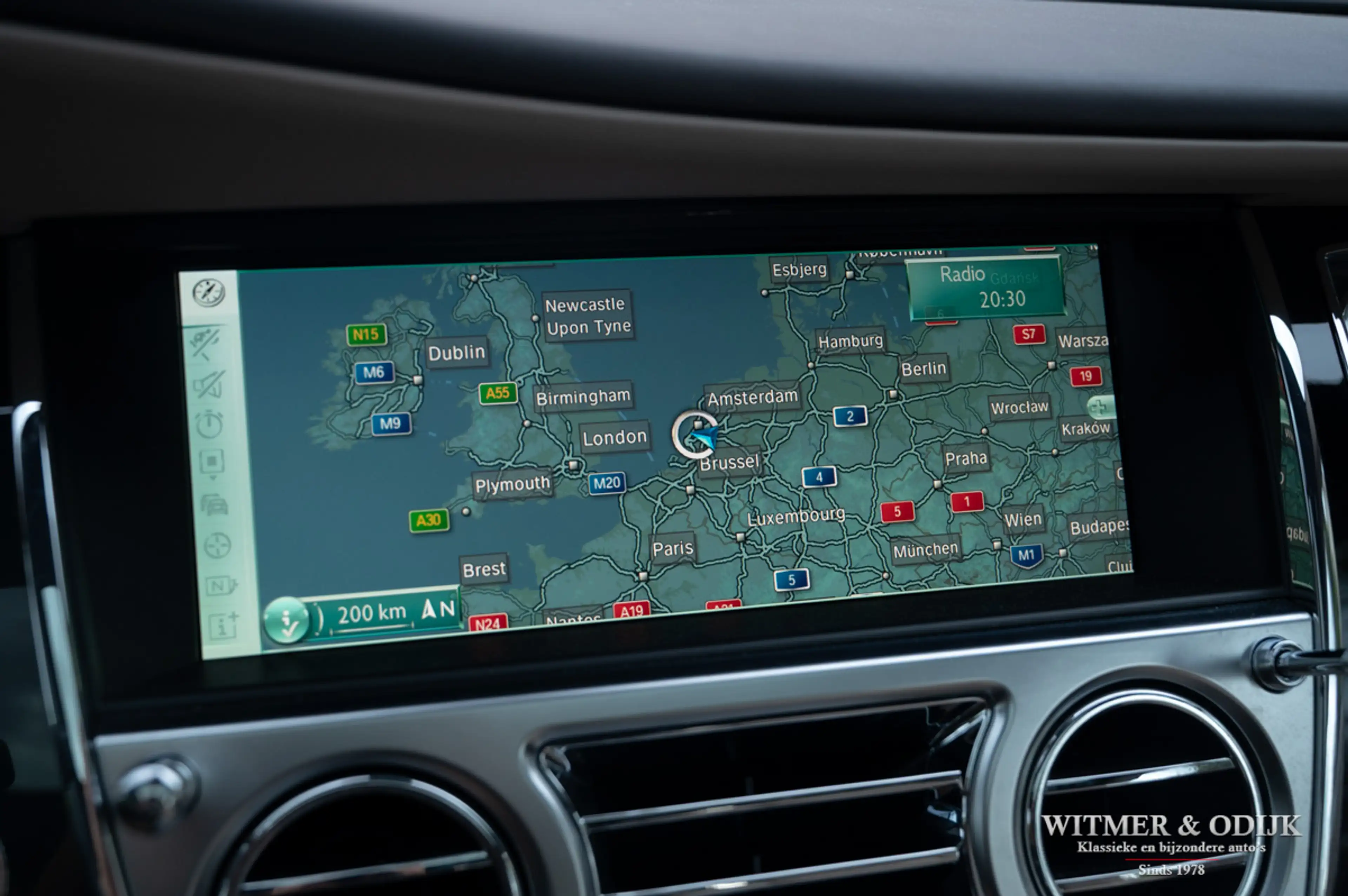 Rolls-Royce Wraith 6.6 V12 — photo 13