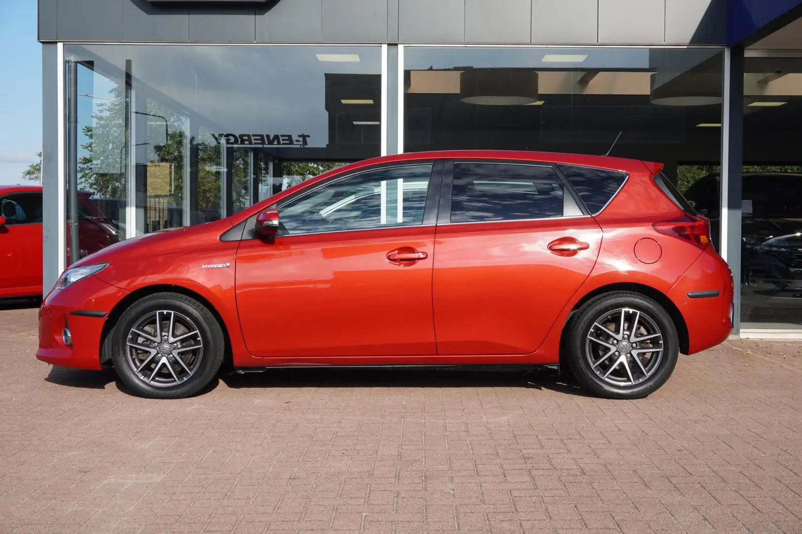 Toyota Auris 1.8 Hybrid Executive | Automaat | Clima | Camera | Rot - 2