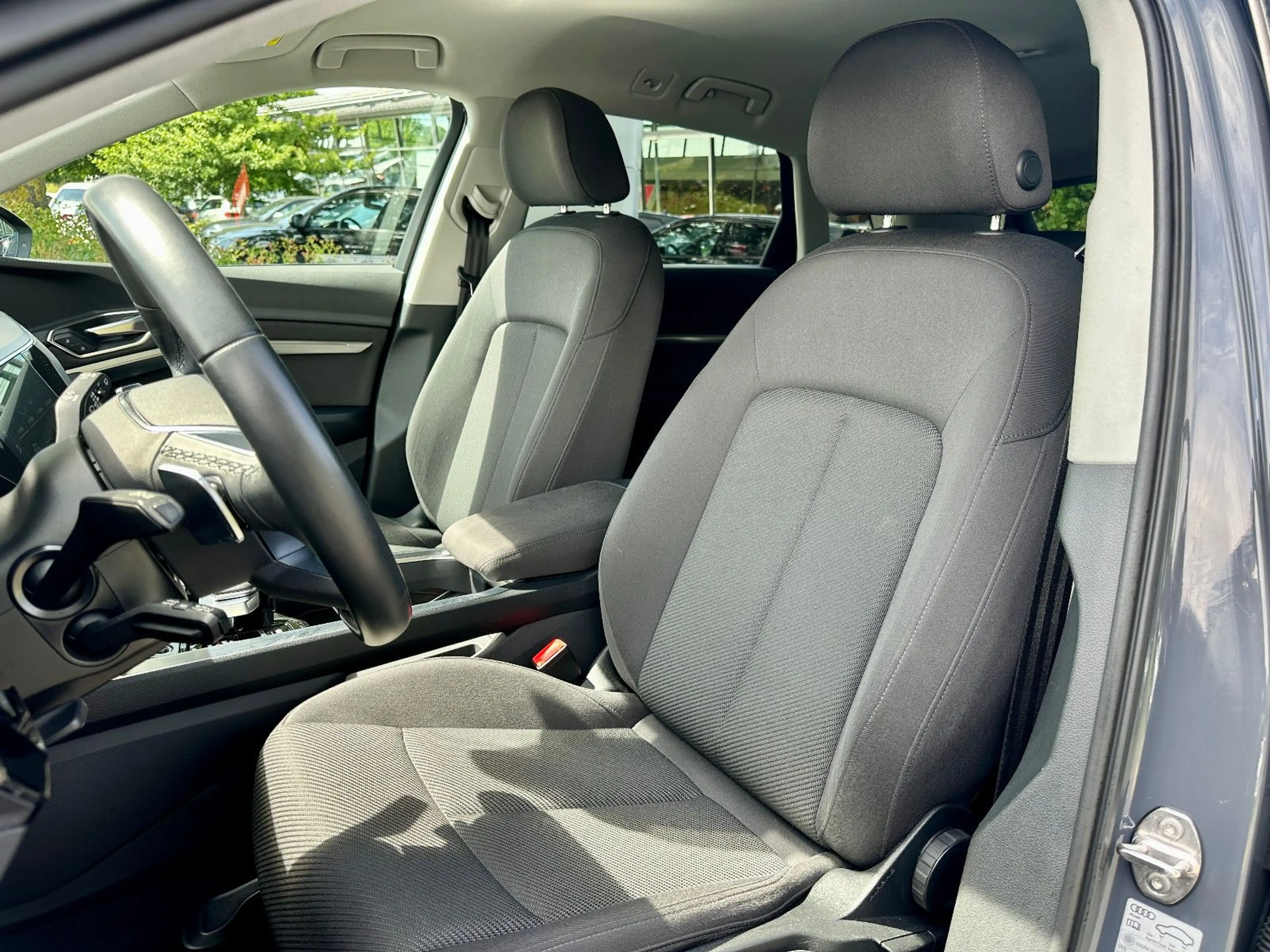 Audi Q8 e-tron 50 qu advanced AHK KAMERA TOUR/STADT — photo 10