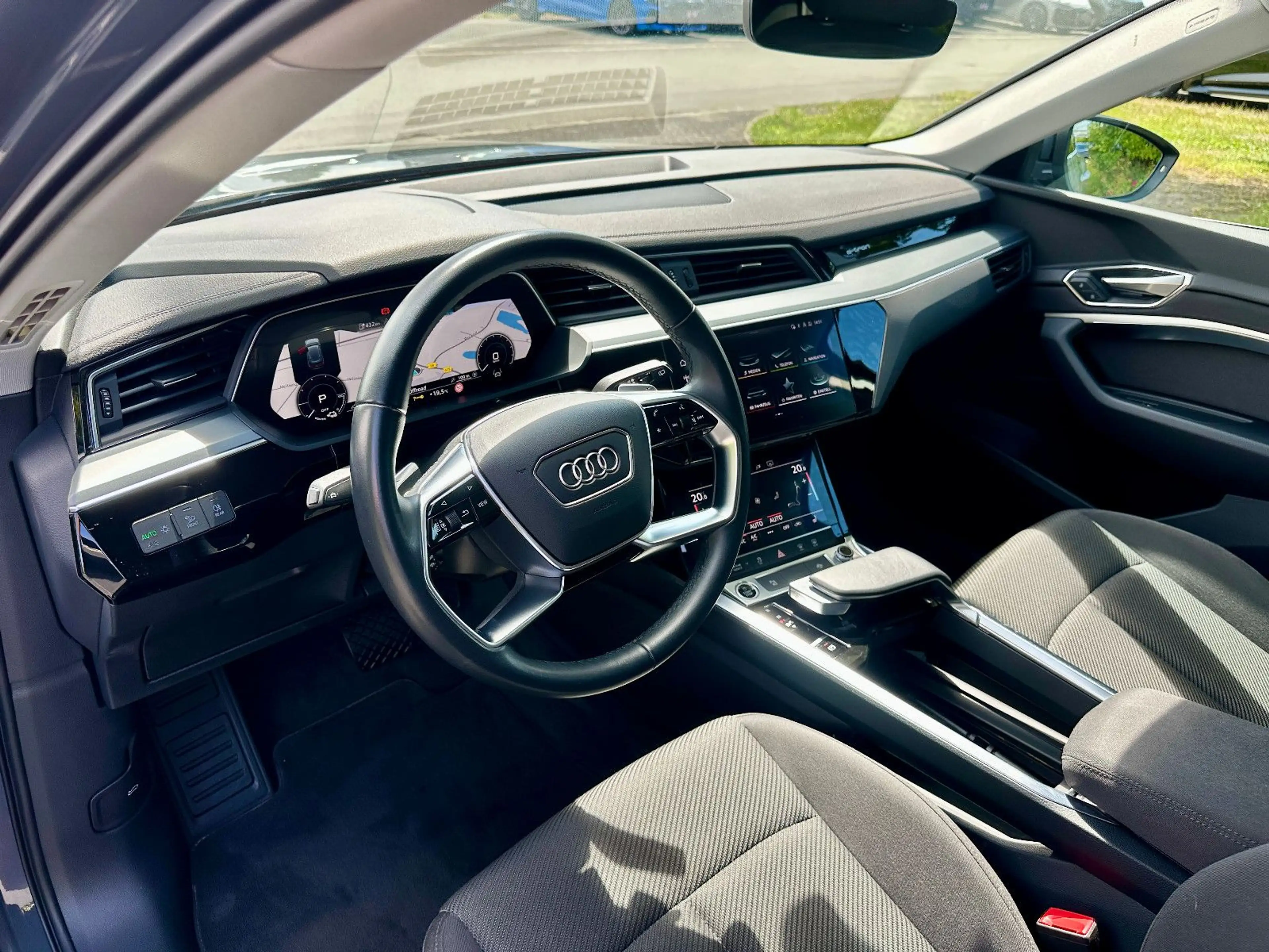 Audi Q8 e-tron 50 qu advanced AHK KAMERA TOUR/STADT — photo 9