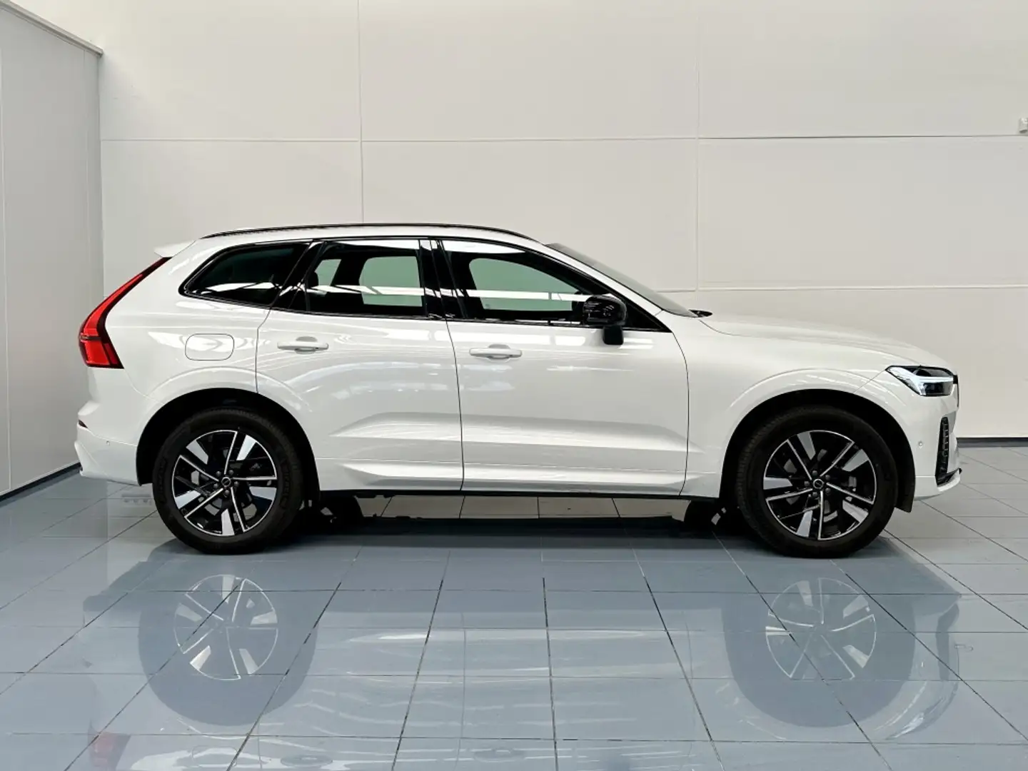 Volvo XC60 B5 Plus Dark AWD Aut. Blanco - 2