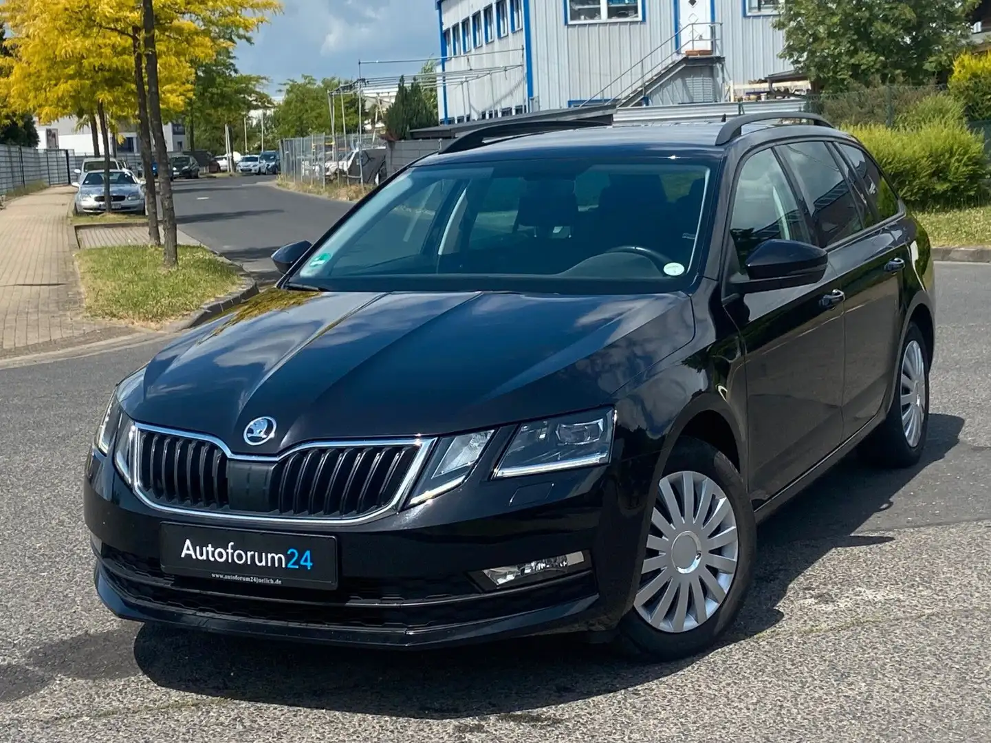 Skoda Octavia Combi Soleil*Autom.*Navi*ACC*1.Hand*PDC* Black - 1