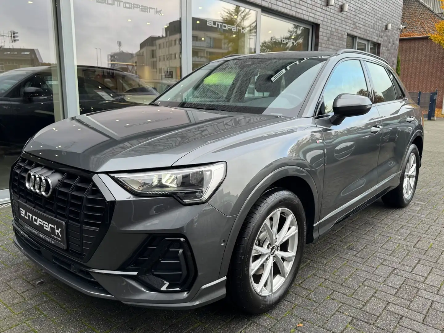 Audi Q3 35 TFSI S line Daytona Kamera ACC AHK Komfort Gris - 1