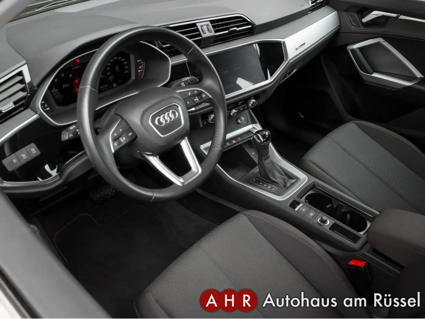 Audi Q3 35 TDI S line *LED*Navi*AHK*Kamera* Grau - 2