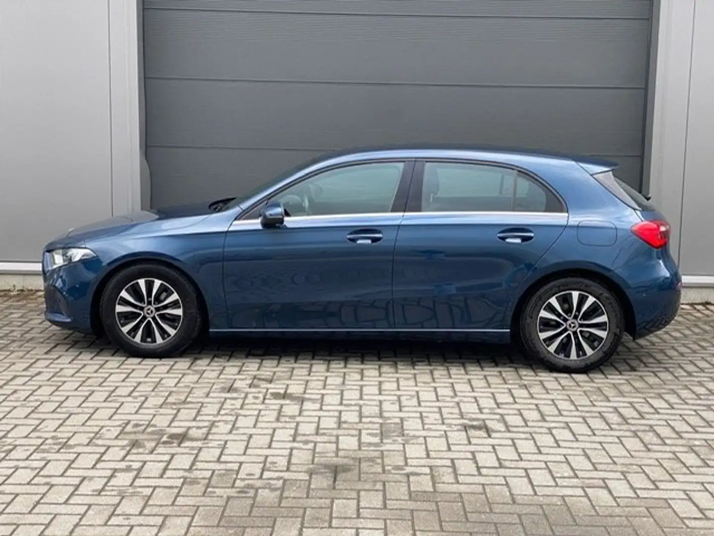 Mercedes-Benz A 180 A 180 d Progressive Blauw - 2