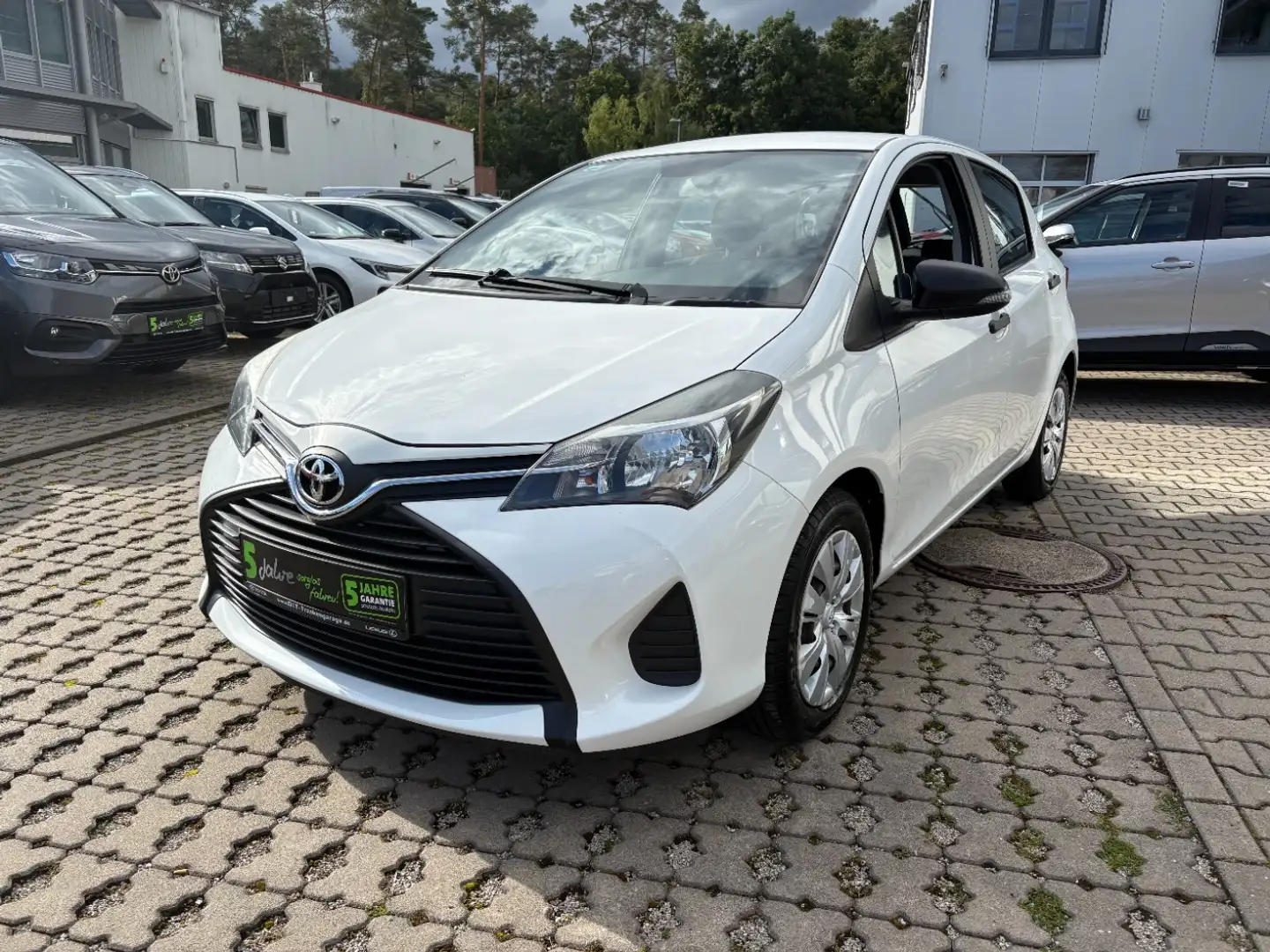 Toyota Yaris 1.0 Cool&Sound Klima, 8-fach bereift, SHZ Wit - 2