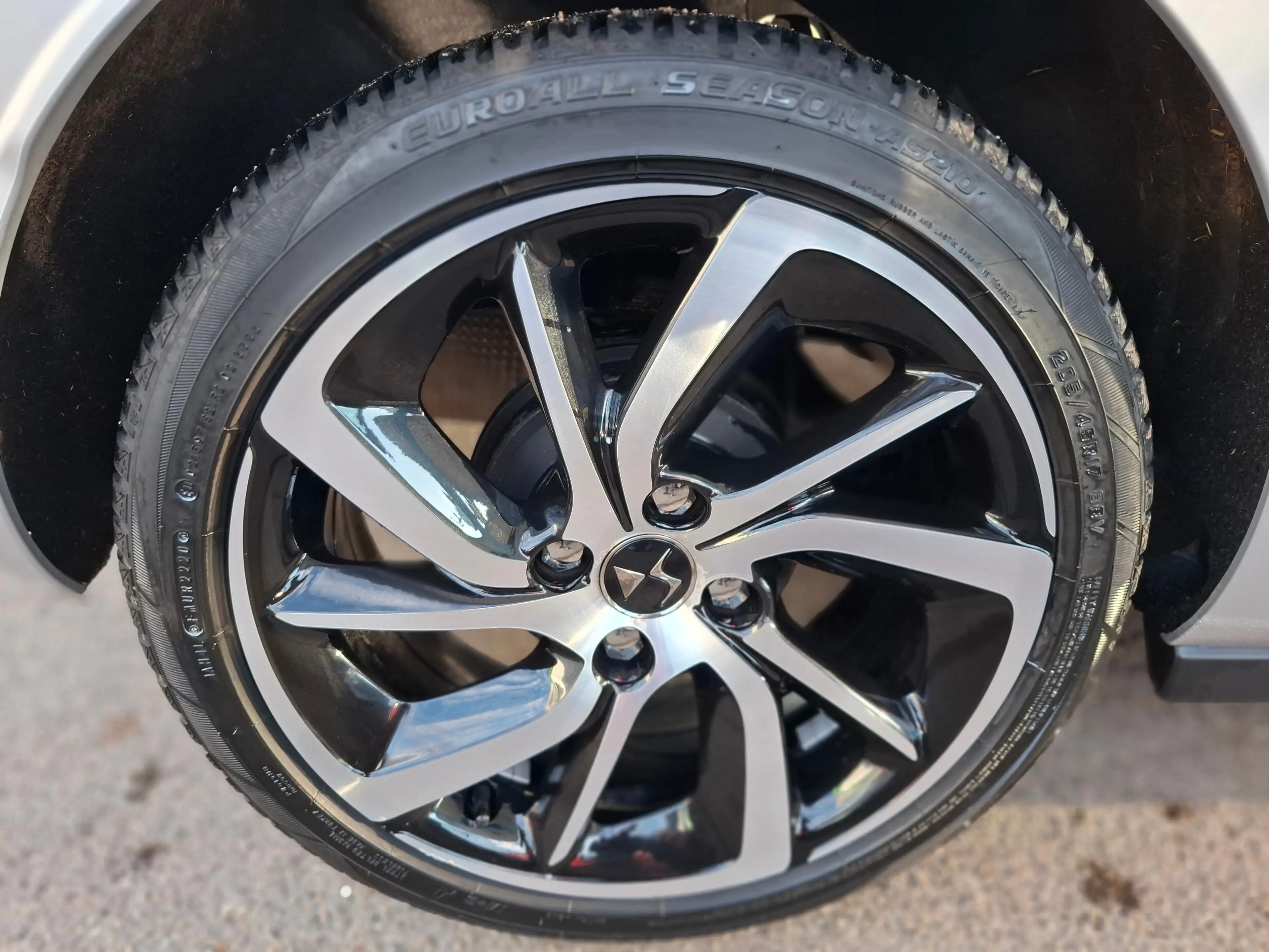 DS Automobiles DS 3 So Chic — photo 8