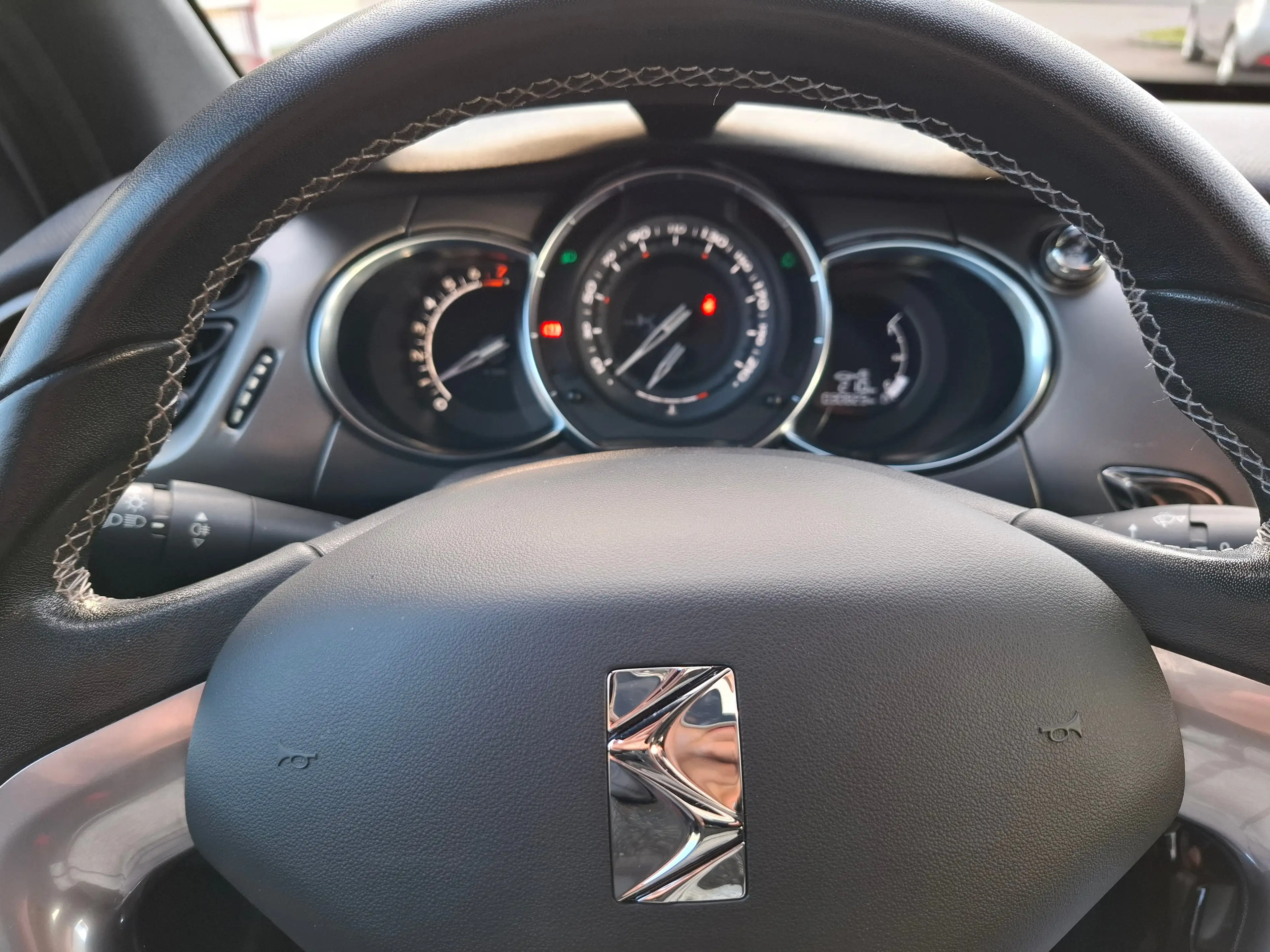 DS Automobiles DS 3 So Chic — photo 16