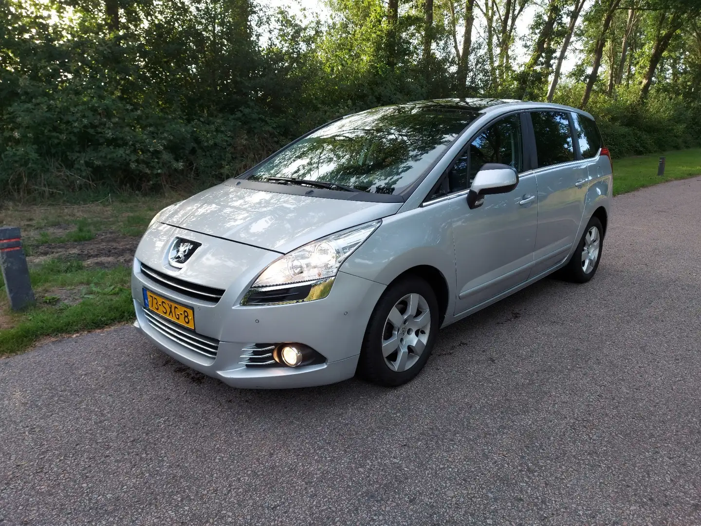 Peugeot 5008 1.6 e-HDi Active 7p. start/stop Zilver - 2