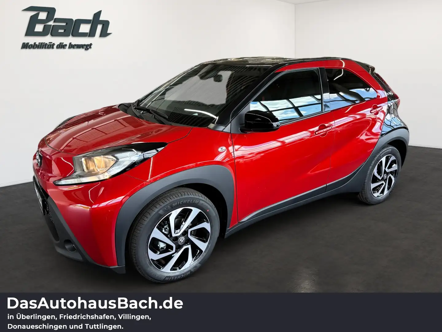 Toyota Aygo X 1.0 l Teamplayer 5 M/T Rot - 1