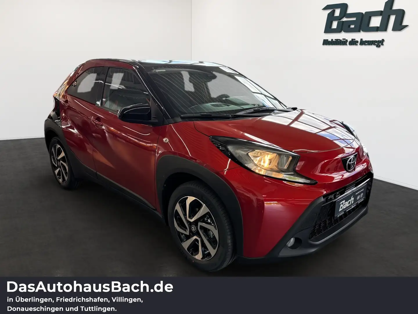 Toyota Aygo X 1.0 l Teamplayer 5 M/T Rot - 2