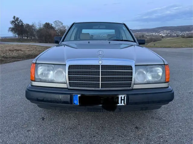 Mercedes-Benz 260 W124*Automatik*AHK*Schiebedach*H-Kennzeichen