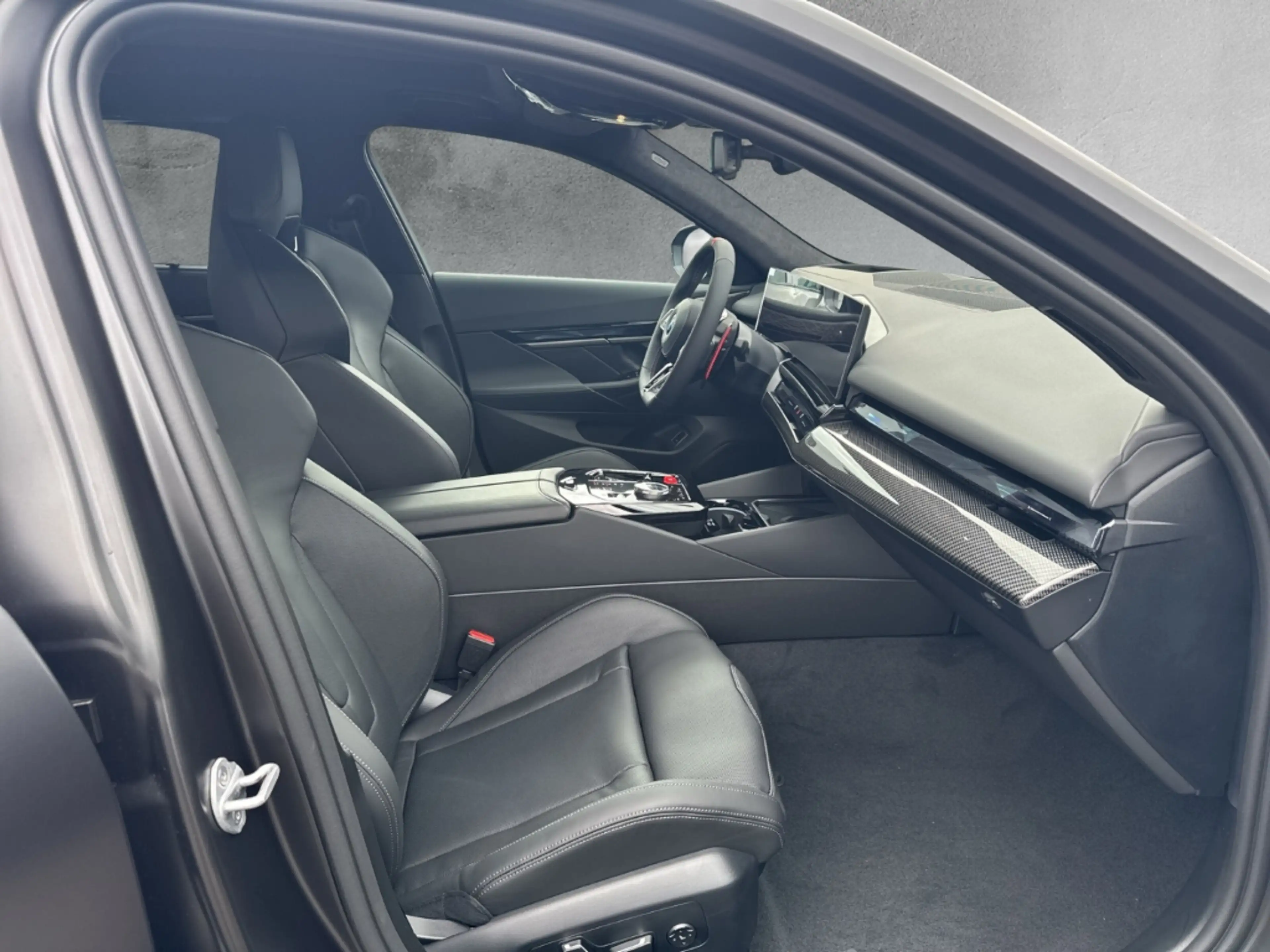 BMW M5 Touring LMR 20''/21'' Park-Assistent AHK-el. klapp — photo 11
