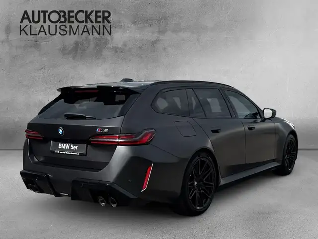 BMW M5 view 2