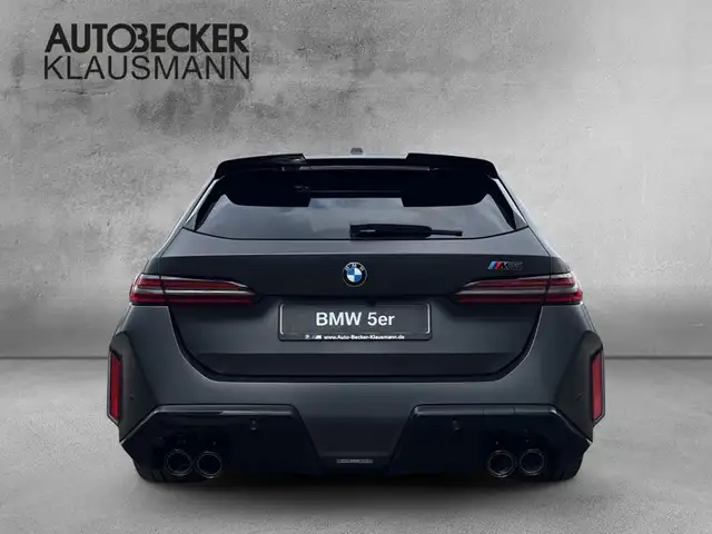 BMW M5 view 6