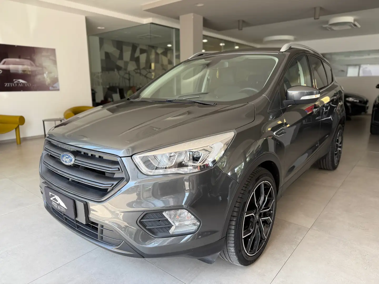Ford Kuga 2.0 tdci Titanium 2wd Grigio - 1