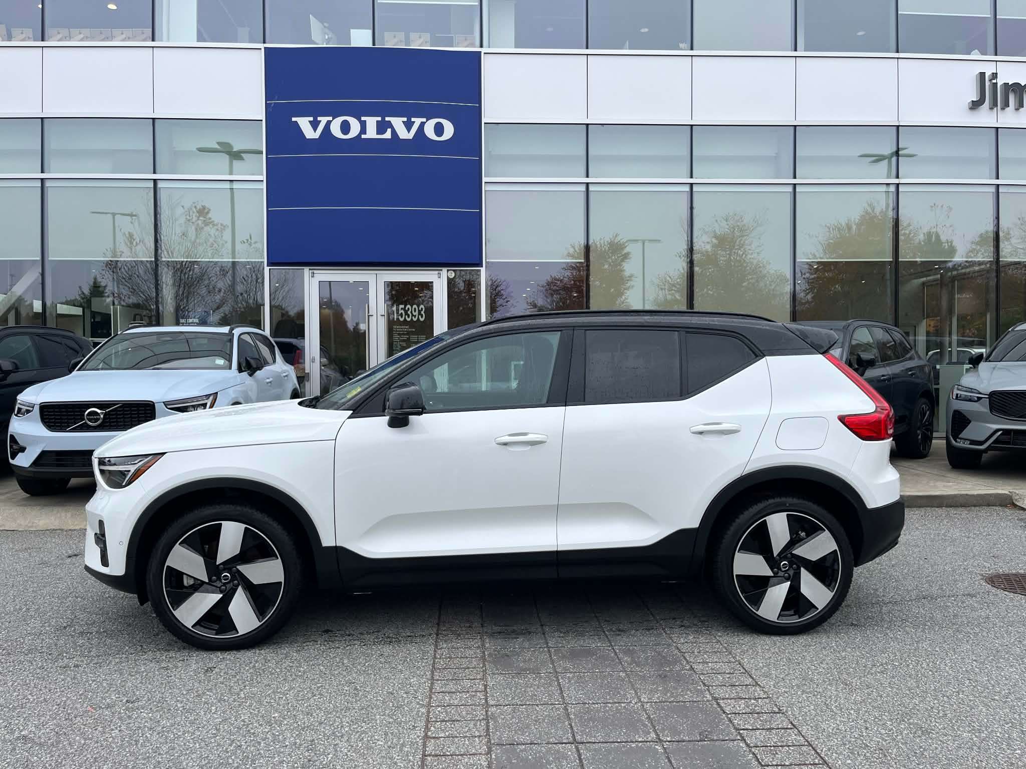 2025 Volvo EX40