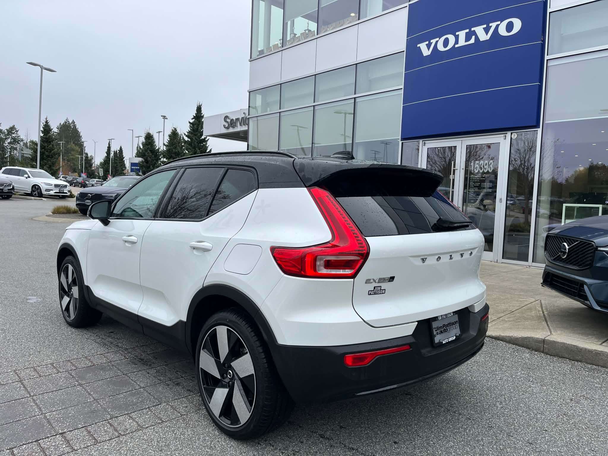 2025 Volvo EX40