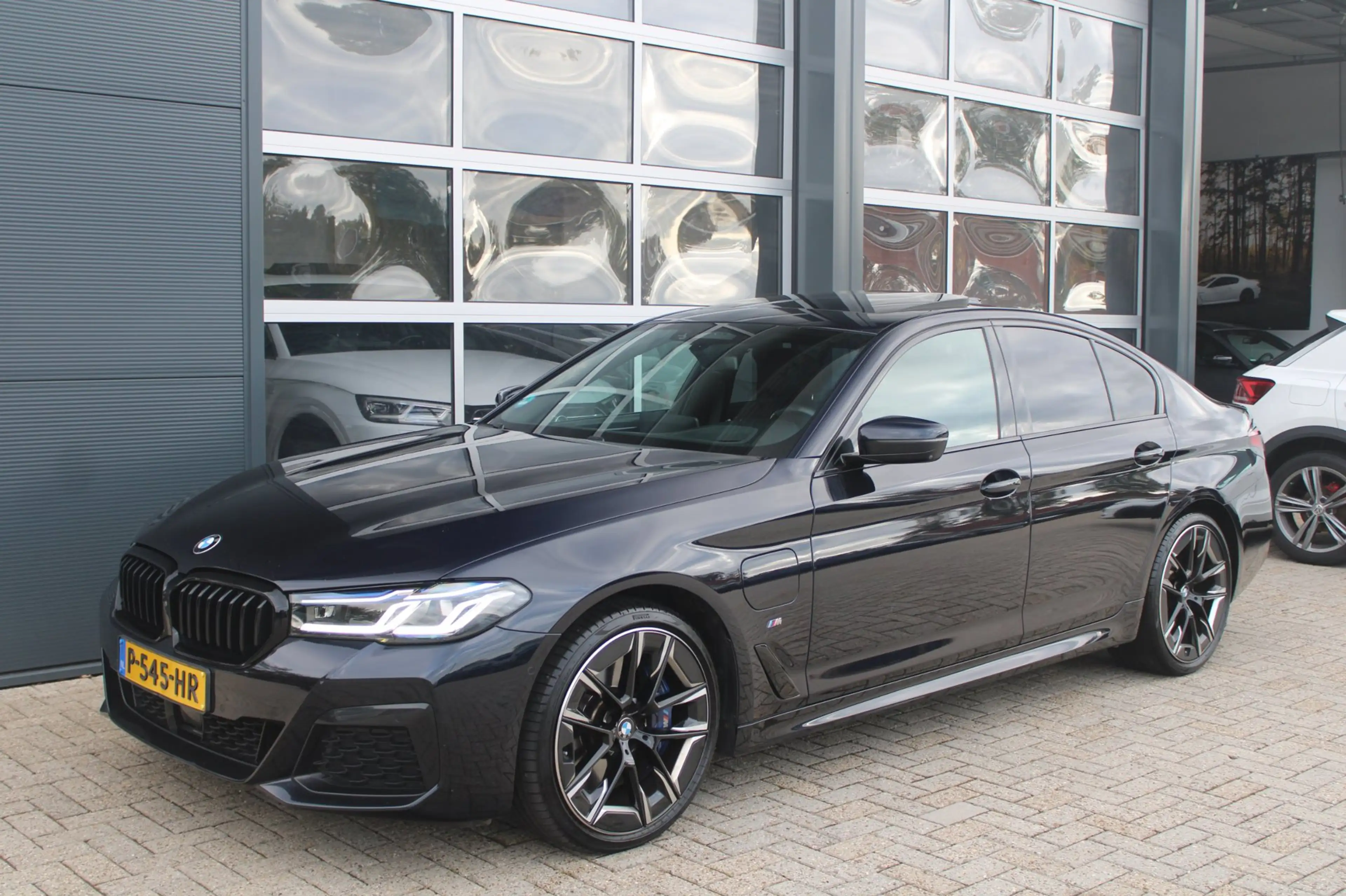 BMW 545 5-serie 545e xDrive M-Sport | Pano | 360 | Laser | — photo 15