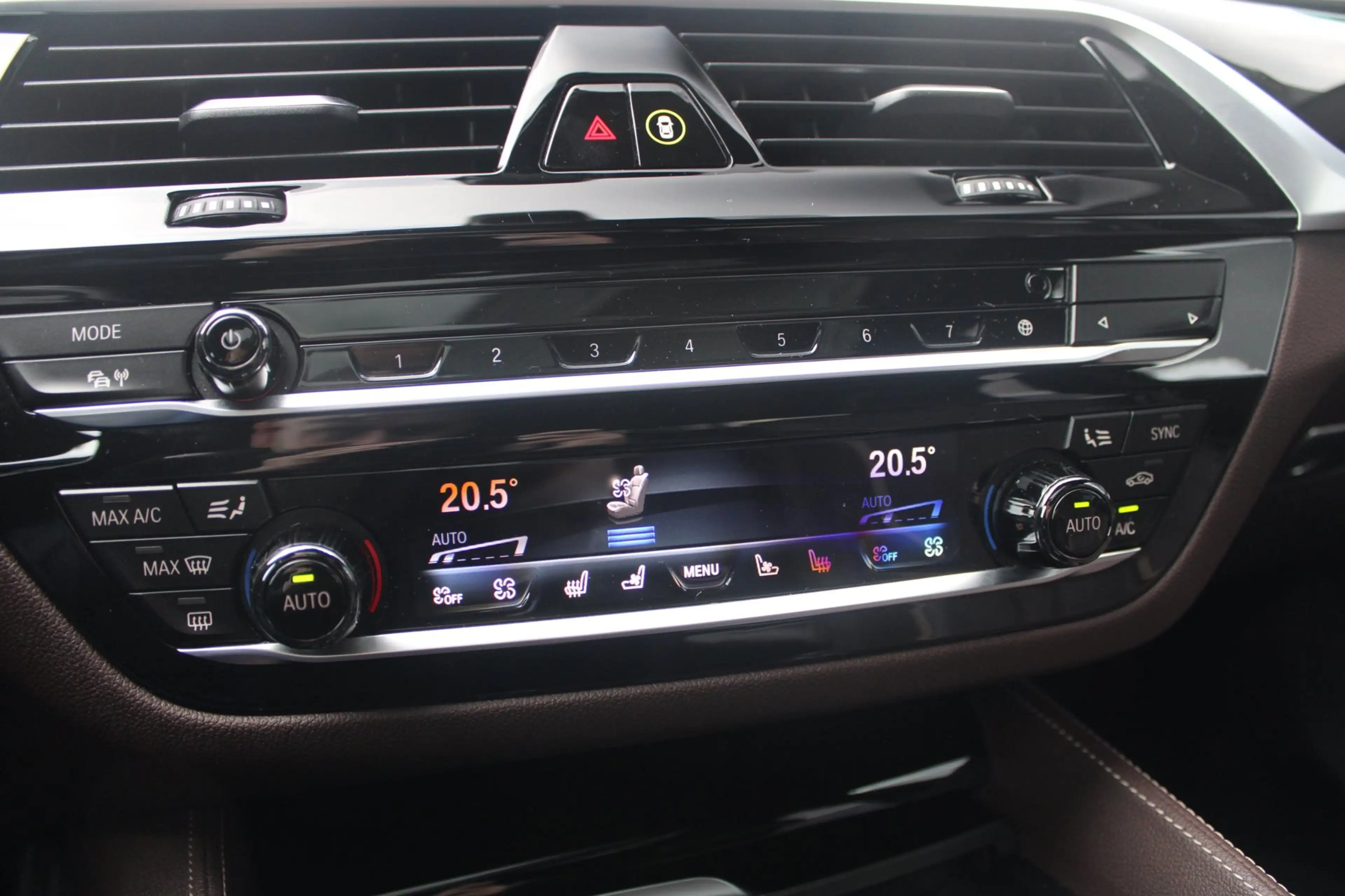BMW 545 5-serie 545e xDrive M-Sport | Pano | 360 | Laser | — photo 13