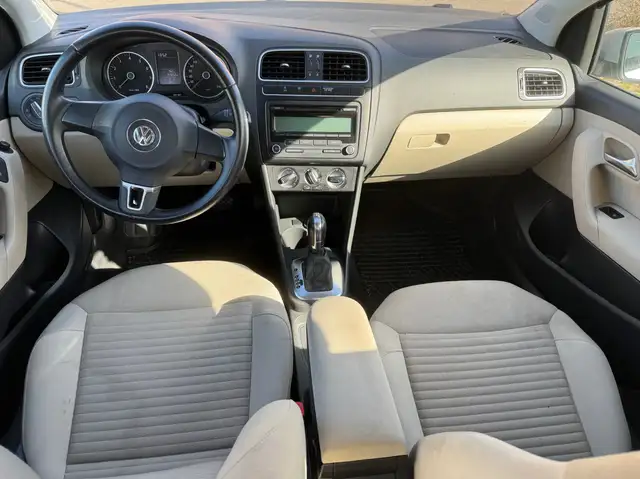 Volkswagen Polo view 8