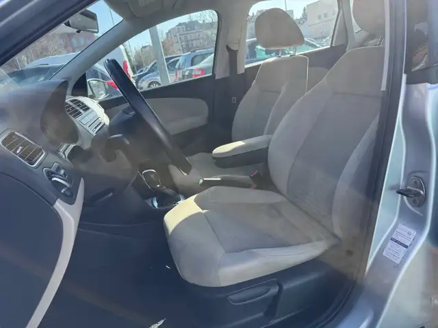 Volkswagen Polo view 11