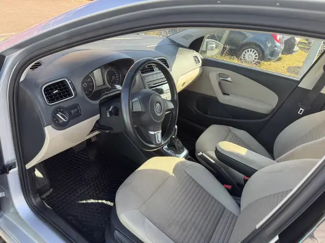 Volkswagen Polo view 12
