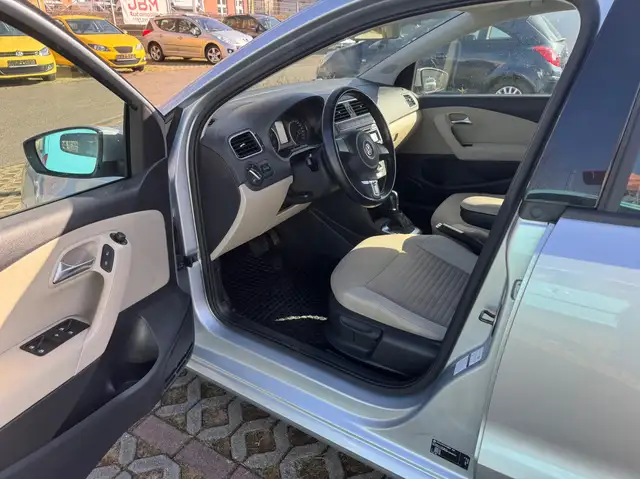Volkswagen Polo view 9